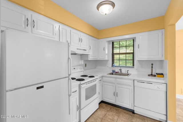 1102 Wellington Place, Matawan, NJ 07747
