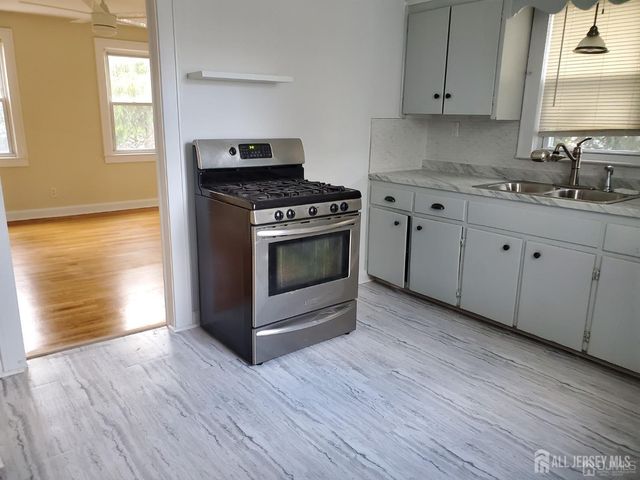 250 Thomas Street, Woodbridge Proper, NJ 07095