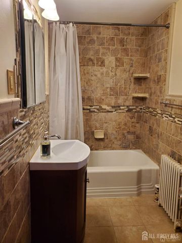 250 Thomas Street, Woodbridge Proper, NJ 07095