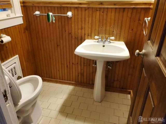 250 Thomas Street, Woodbridge Proper, NJ 07095