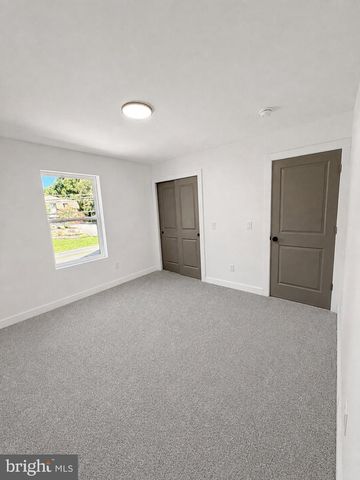 2620 NEW FALLS RD, Levittown, PA 19056