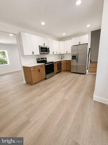 2620 NEW FALLS RD, Levittown, PA 19056