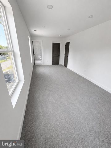 2620 NEW FALLS RD, Levittown, PA 19056