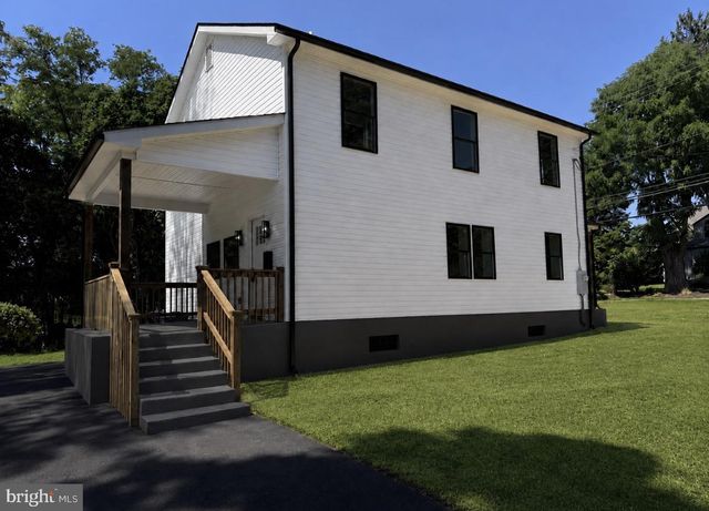 2620 NEW FALLS RD, Levittown, PA 19056