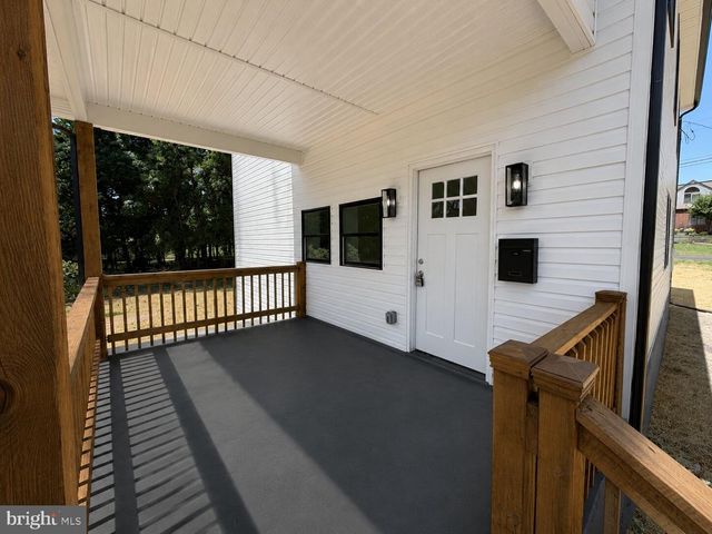 2620 NEW FALLS RD, Levittown, PA 19056
