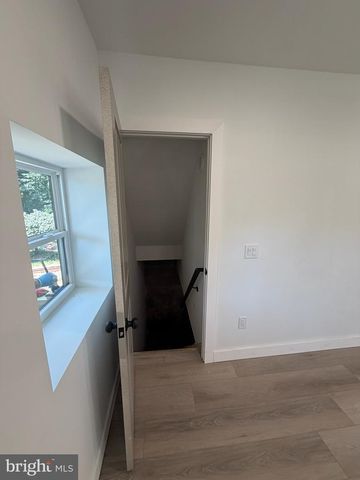 2620 NEW FALLS RD, Levittown, PA 19056