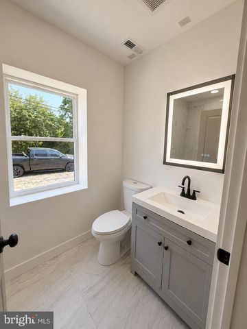 2620 NEW FALLS RD, Levittown, PA 19056