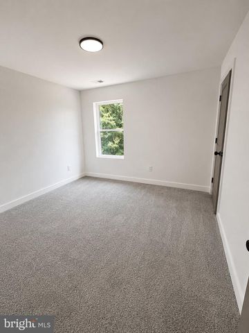 2620 NEW FALLS RD, Levittown, PA 19056