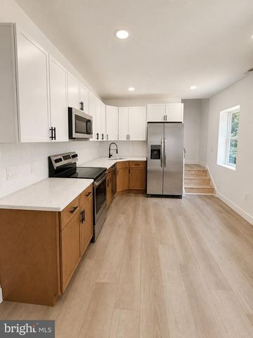 2620 NEW FALLS RD, Levittown, PA 19056