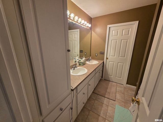 530 HARBOR POINTE Drive, East Peoria, IL 61611