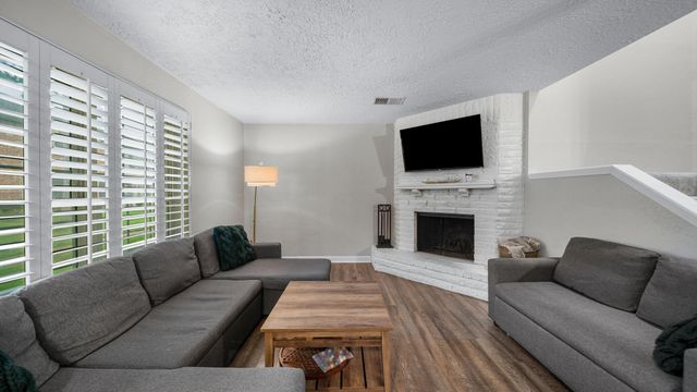 3936 Laura Leigh Drive, Friendswood, TX 77546