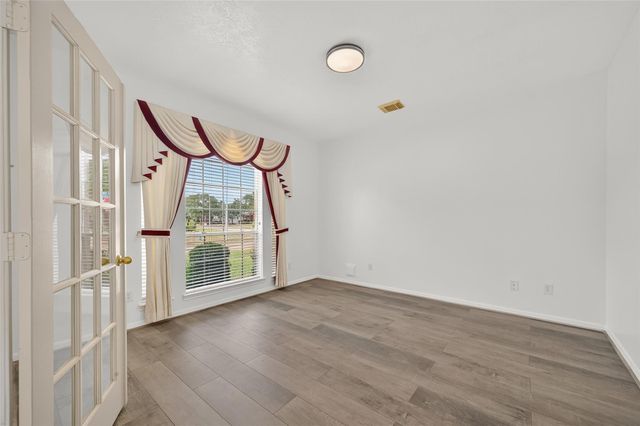 2103 Five Iron Drive, Houston, TX 77089