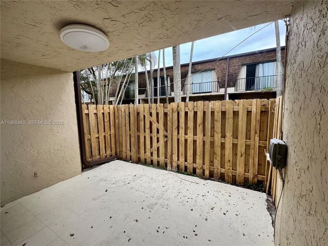 15385 S Dixie Hwy 13, Palmetto Bay, FL 33157