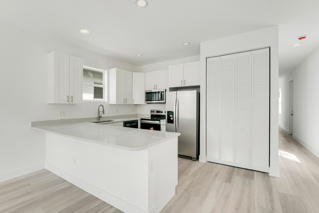 2653 Hiawatha Avenue, West Palm Beach, FL 33409