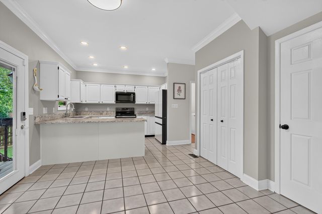 717 Maple Ridge Lane, Lexington, KY 40509