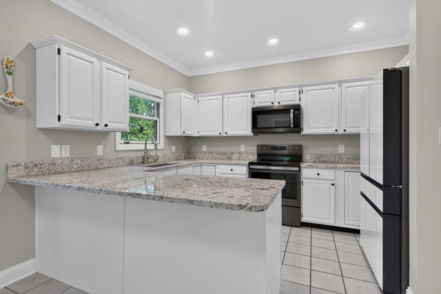 717 Maple Ridge Lane, Lexington, KY 40509