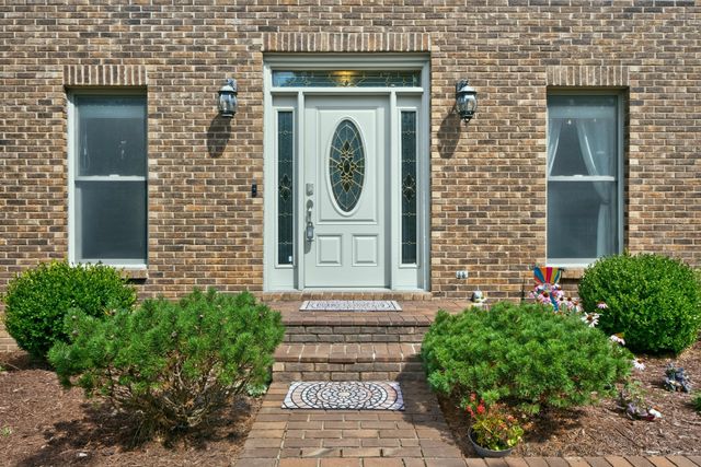 717 Maple Ridge Lane, Lexington, KY 40509