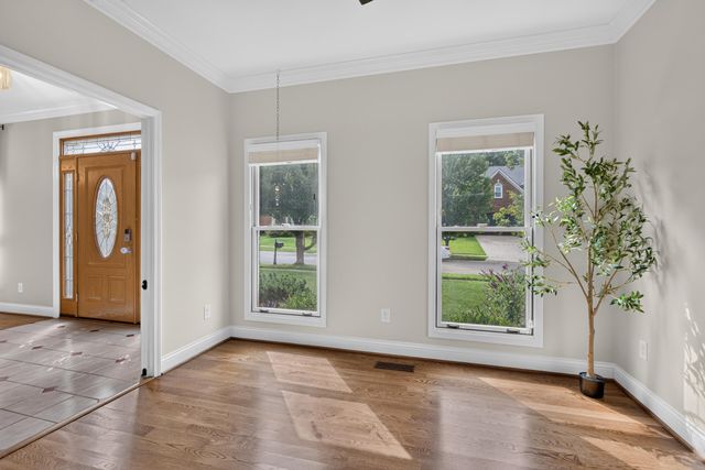717 Maple Ridge Lane, Lexington, KY 40509