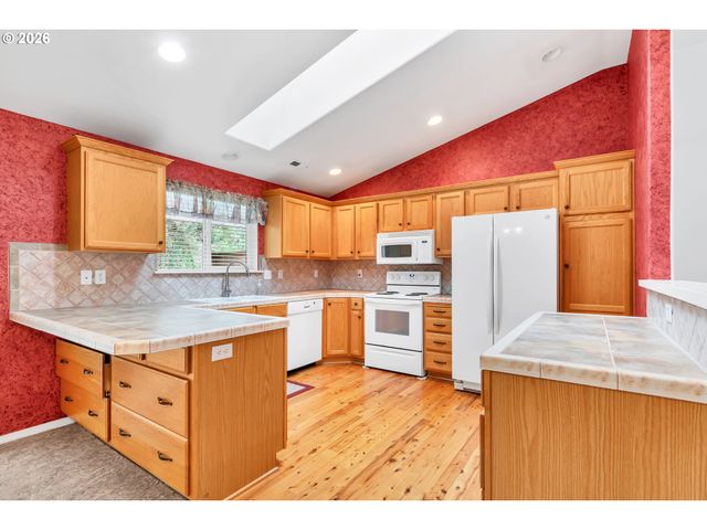 87652 TREK Dr, Veneta, OR 97487