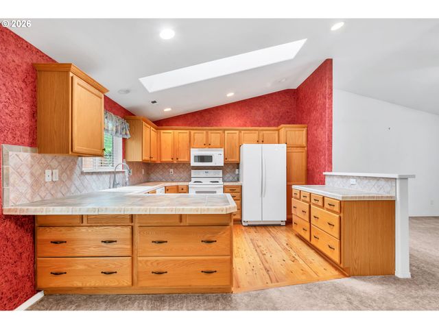87652 TREK Dr, Veneta, OR 97487