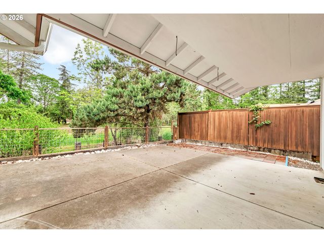 87652 TREK Dr, Veneta, OR 97487