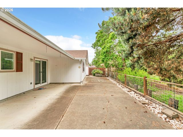 87652 TREK Dr, Veneta, OR 97487