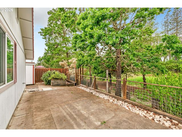 87652 TREK Dr, Veneta, OR 97487