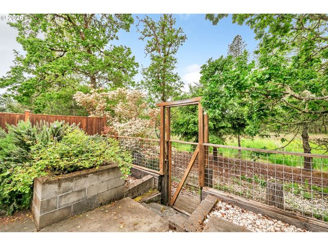 87652 TREK Dr, Veneta, OR 97487
