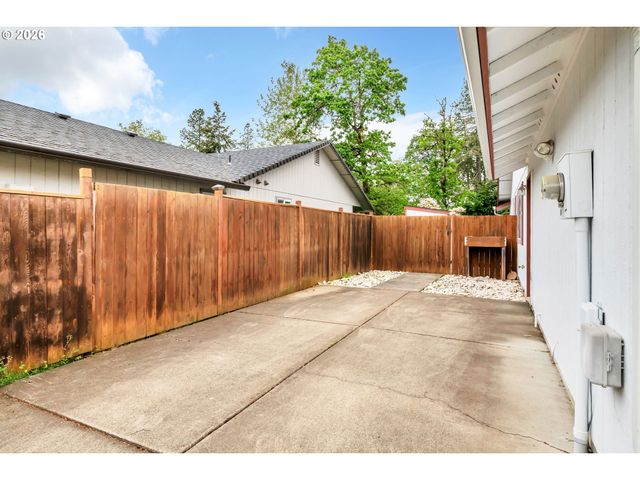 87652 TREK Dr, Veneta, OR 97487