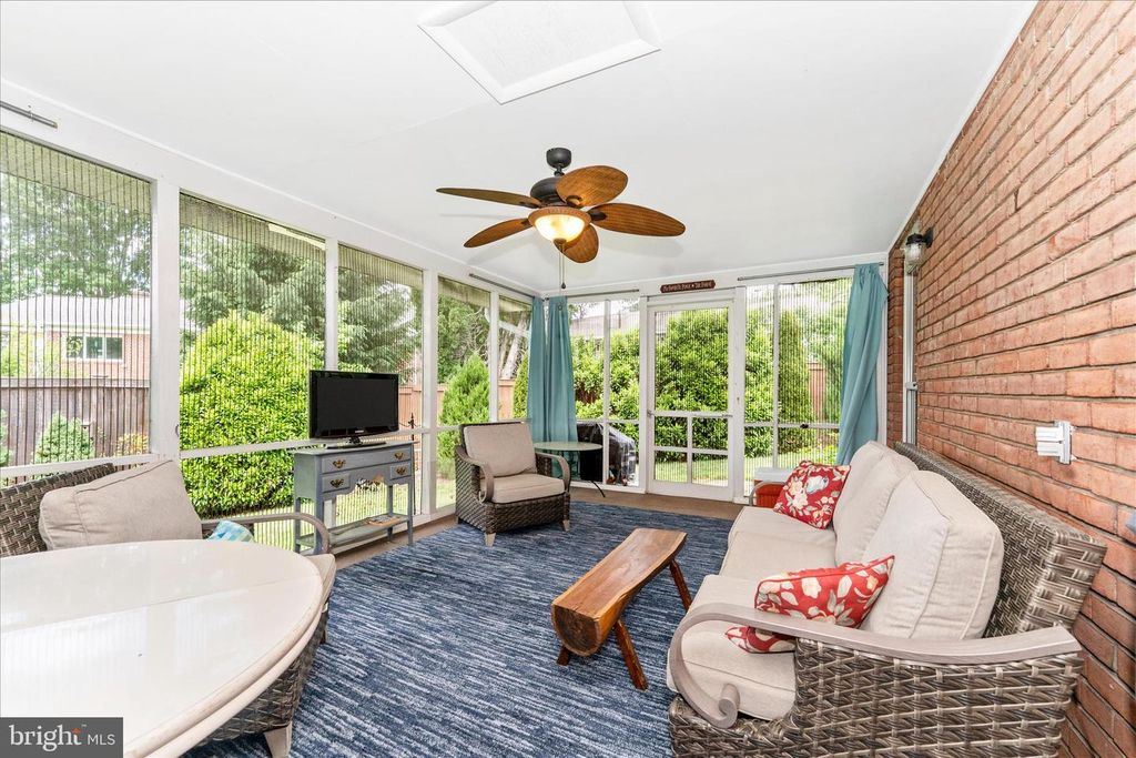 Image 3 of property listing at 10928 HOLLY TER, Hagerstown, MD 21740
