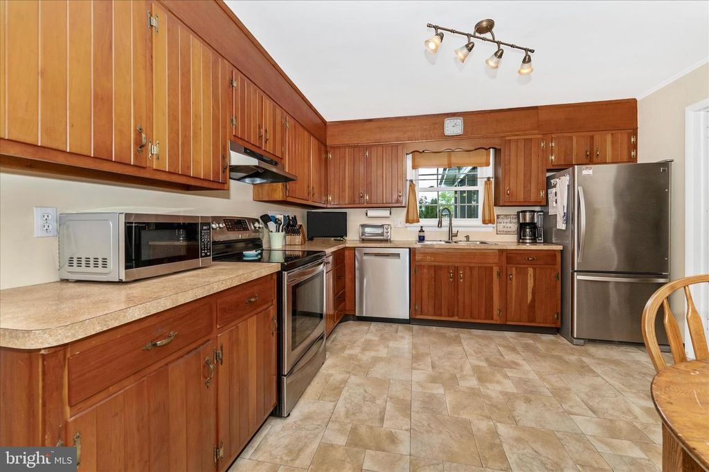 Image 6 of property listing at 10928 HOLLY TER, Hagerstown, MD 21740