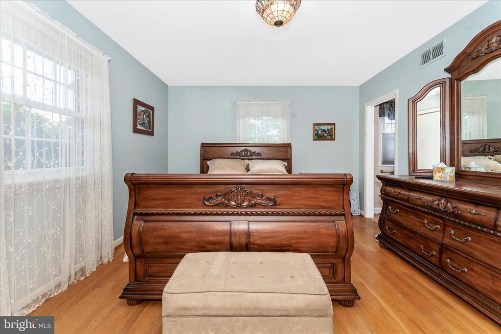 Image 7 of property listing at 10928 HOLLY TER, Hagerstown, MD 21740