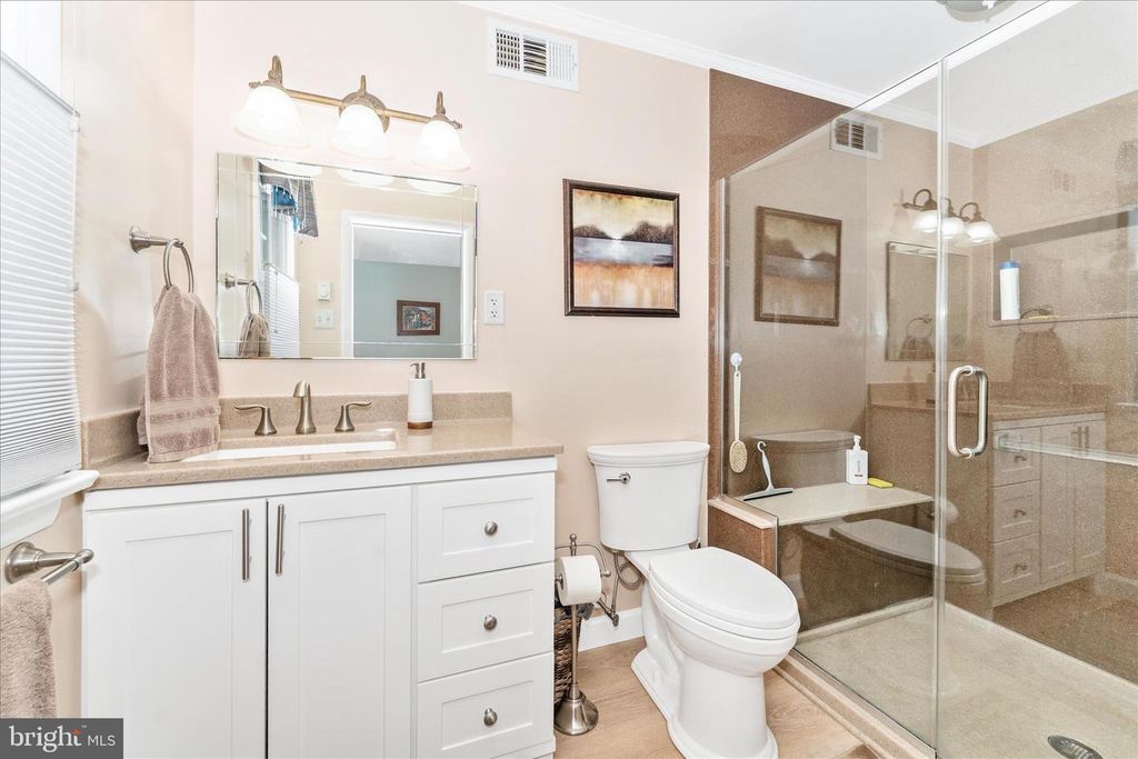 Image 8 of property listing at 10928 HOLLY TER, Hagerstown, MD 21740