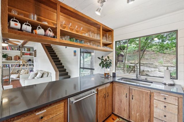 1002 Jousting PL, Austin, TX 78746