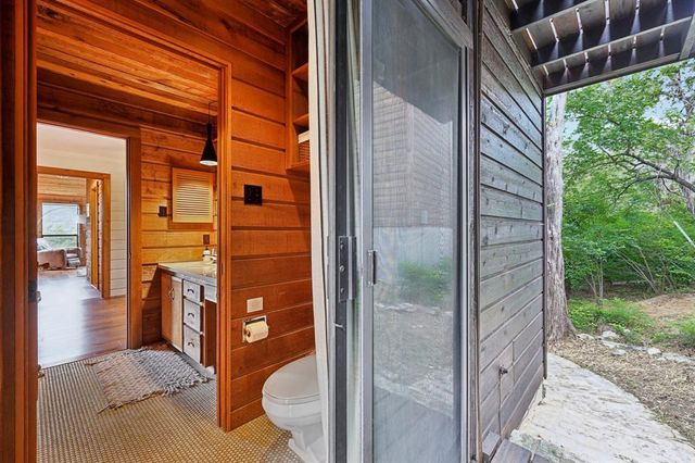 1002 Jousting PL, Austin, TX 78746