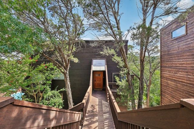 1002 Jousting PL, Austin, TX 78746