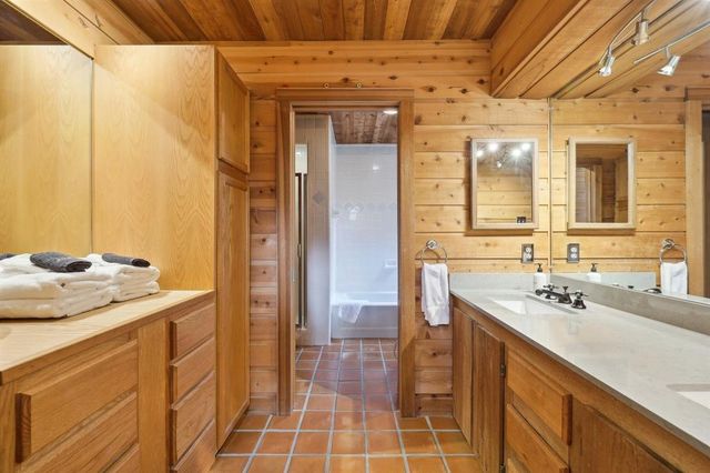 1002 Jousting PL, Austin, TX 78746