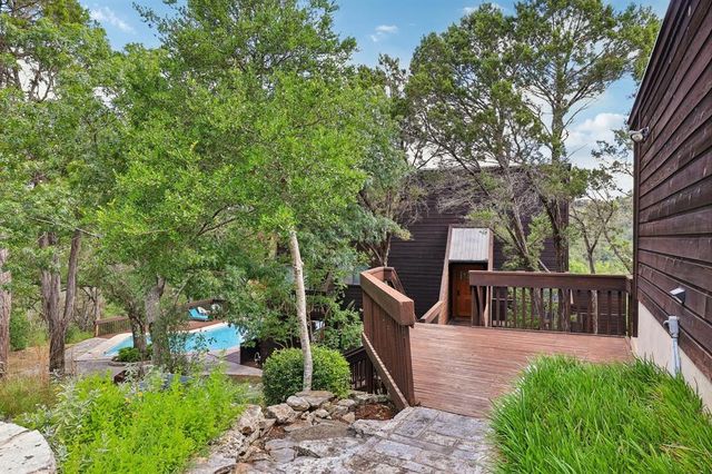 1002 Jousting PL, Austin, TX 78746