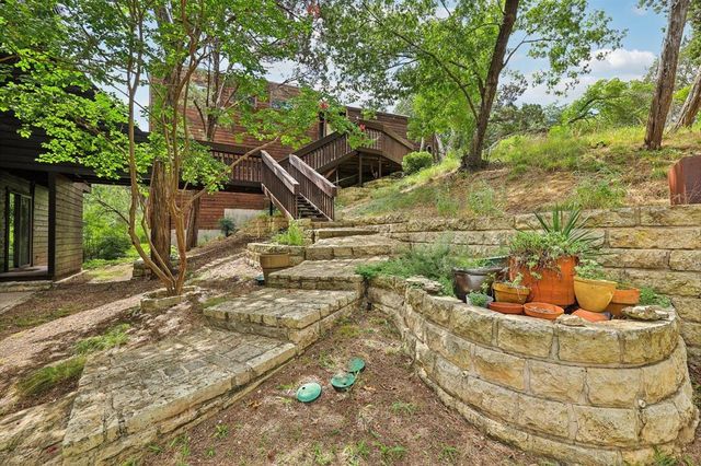 1002 Jousting PL, Austin, TX 78746