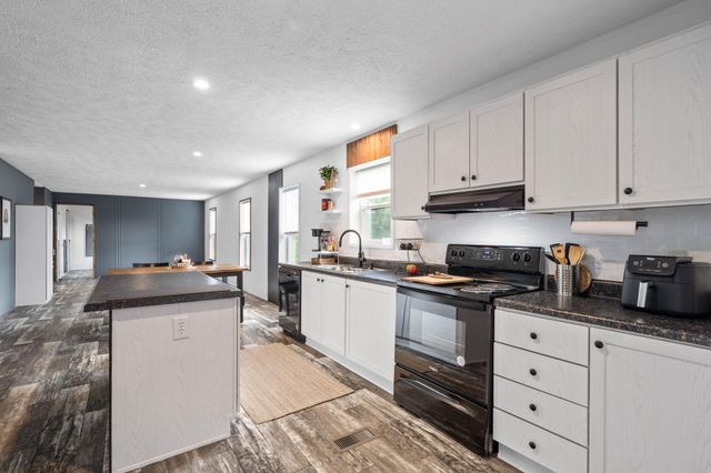140 N Hillcrest Drive, Spring City, TN 37381