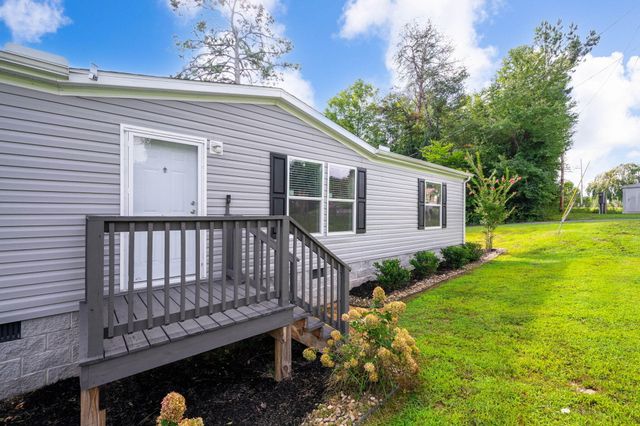 140 N Hillcrest Drive, Spring City, TN 37381