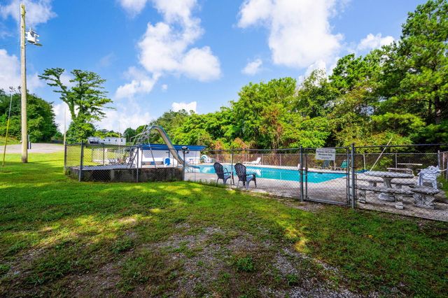 140 N Hillcrest Drive, Spring City, TN 37381
