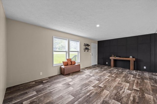 140 N Hillcrest Drive, Spring City, TN 37381