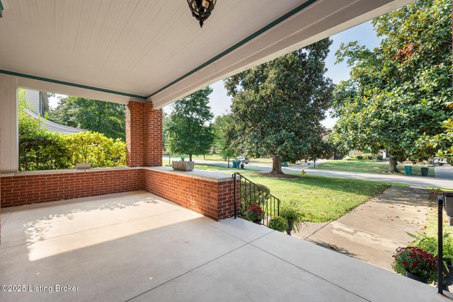 3227 Robin Rd, Louisville, KY 40213