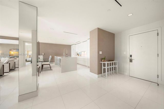102 24th St PH-1718, Miami Beach, FL 33139
