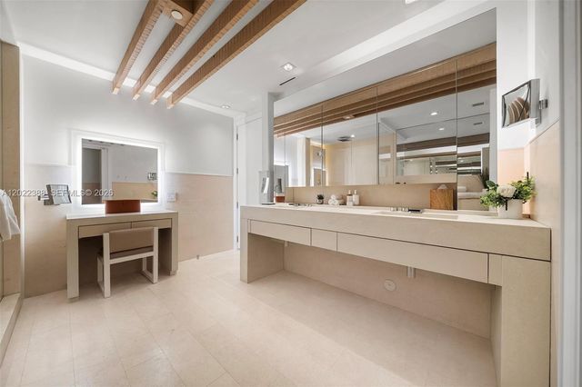102 24th St PH-1718, Miami Beach, FL 33139