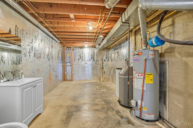 938 Whispering Pine Way, Lebanon, OH 45036