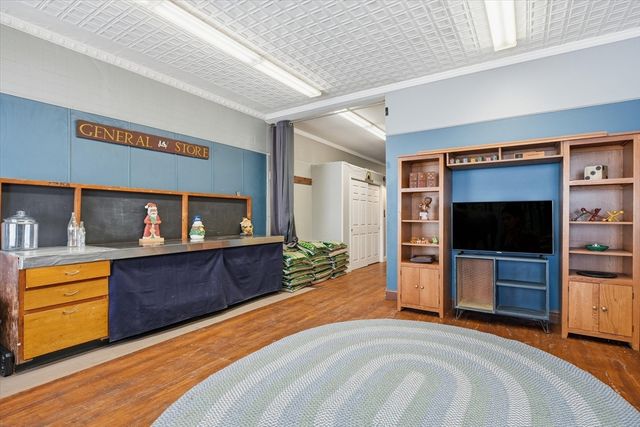 293 Pine St, Gardner, MA 01440