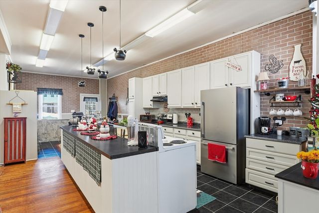 293 Pine St, Gardner, MA 01440