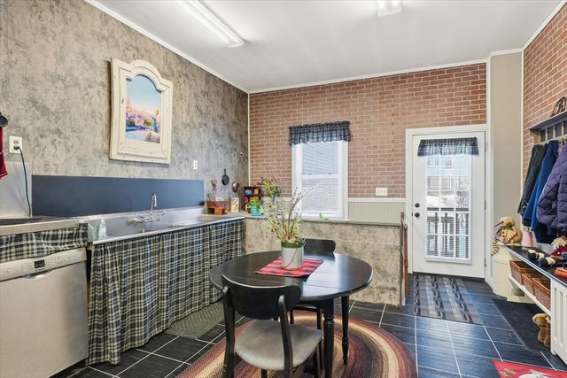 293 Pine St, Gardner, MA 01440